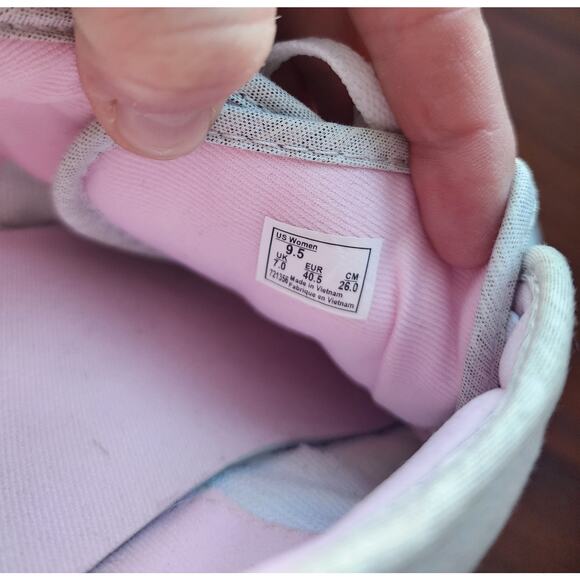 Vans
Light Grey Lace Up Two Tone Lace Up Sneakers - Picture 8 of 8